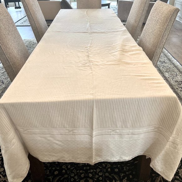 Gorgeous tablecloth w/12 matching napkins - Picture 1 of 4